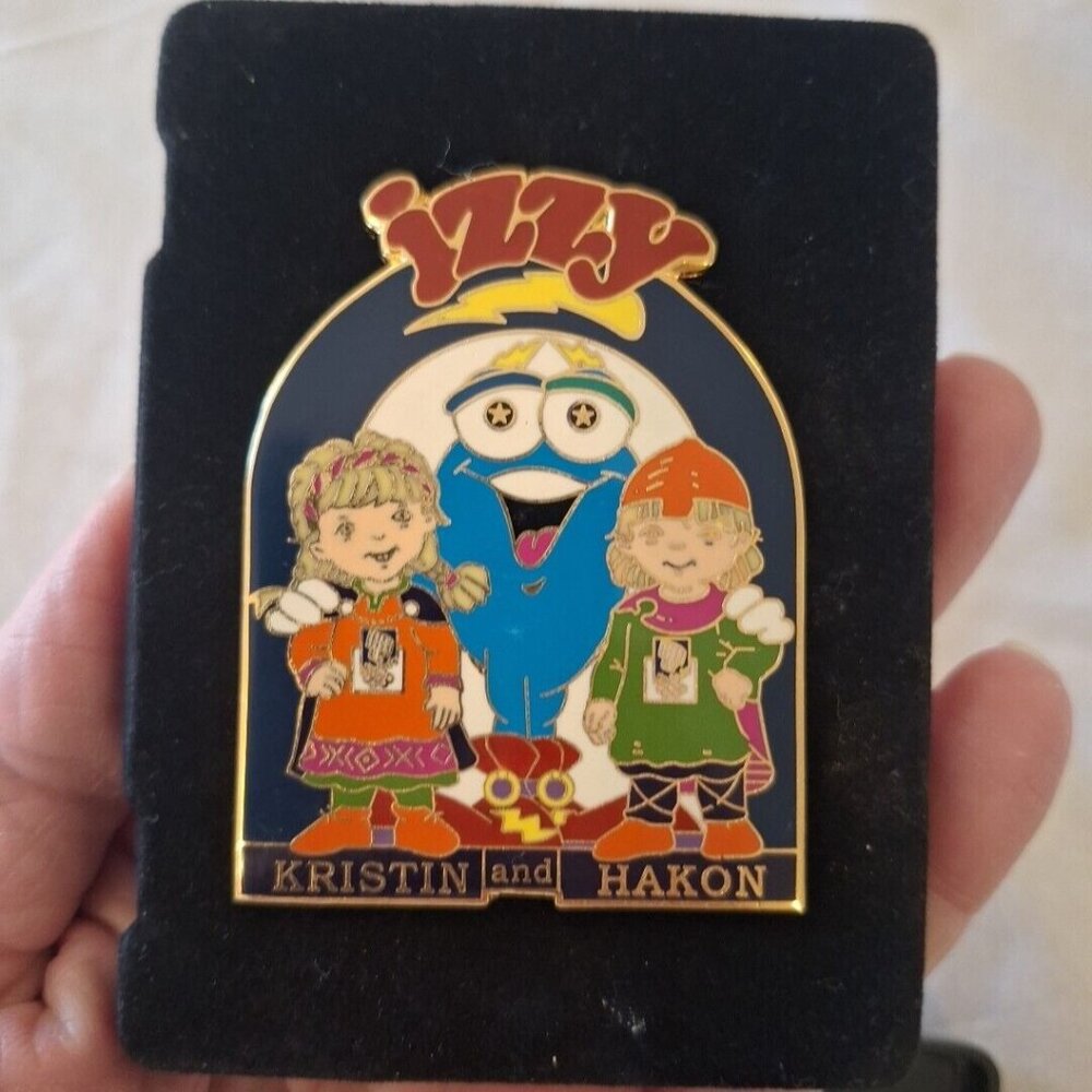 Atlanta 1996 Olympics Izzy Pin Kristin & Hakon Official Limited Edition - Picture 7 of 10